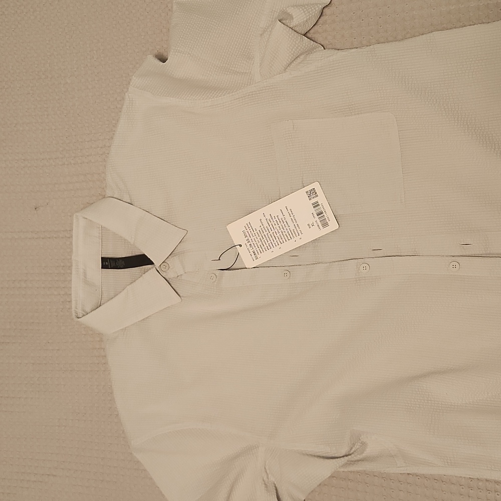 Lululemon short sleeve shirt